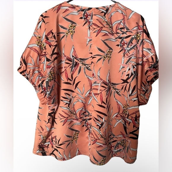 Marc New York Tops - Andrew Marc Tops Floral Boxy Satin V Neck Blouse Workwear Color: pink/Orange L